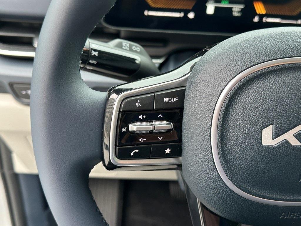 new 2025 Kia Carnival car, priced at $39,636