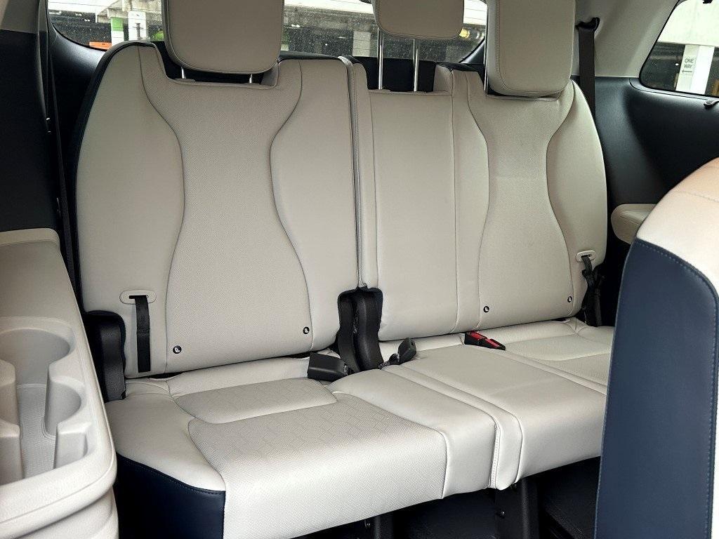 new 2025 Kia Carnival car, priced at $39,636