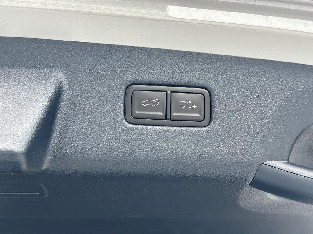 new 2025 Kia Carnival car, priced at $39,636