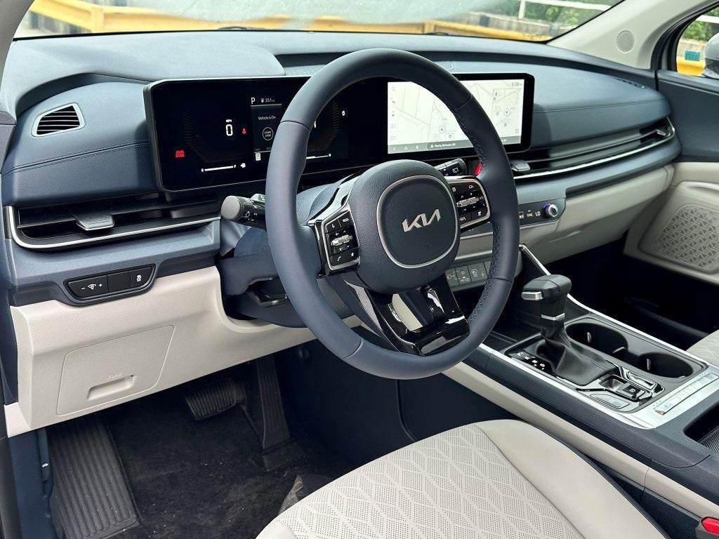 new 2025 Kia Carnival car, priced at $39,636