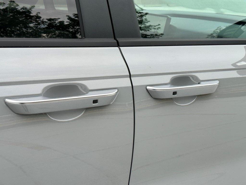 new 2025 Kia Carnival car, priced at $39,636