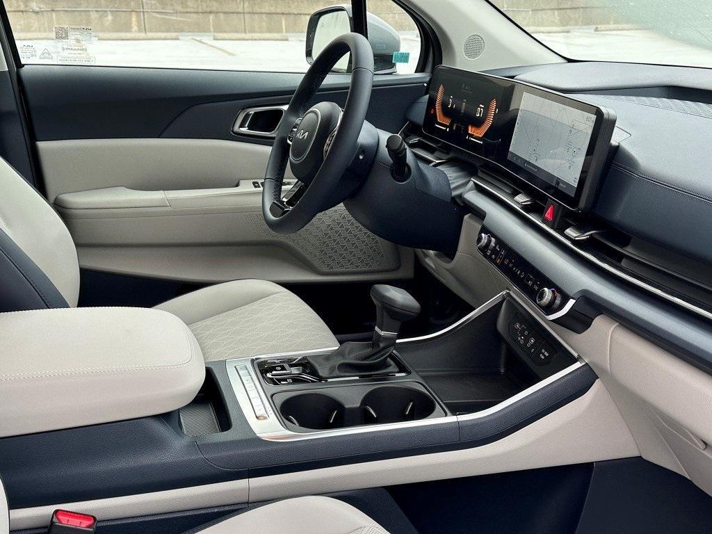 new 2025 Kia Carnival car, priced at $39,636