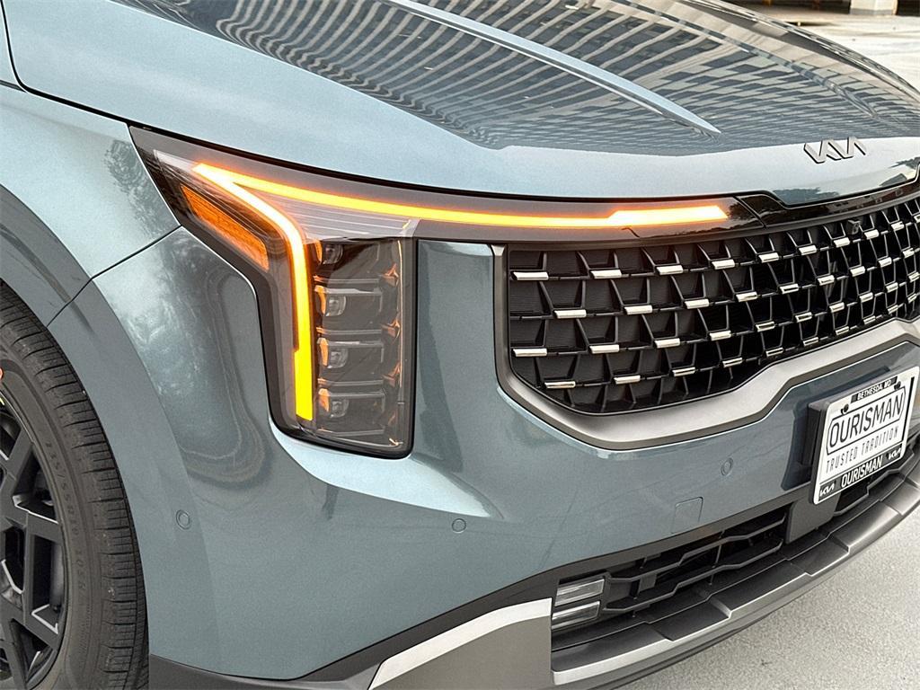 new 2026 Kia Carnival Hybrid car, priced at $51,625