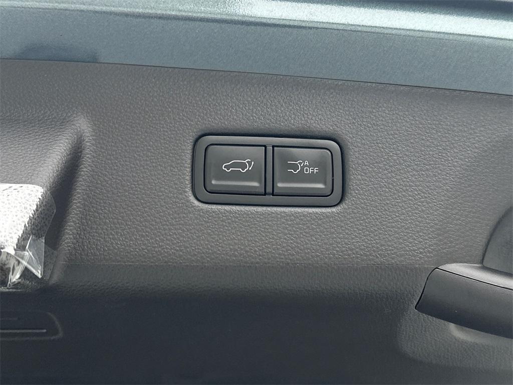 new 2026 Kia Carnival Hybrid car, priced at $51,625