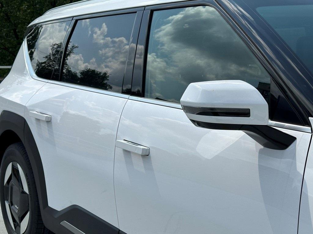 new 2026 Kia EV9 car, priced at $61,540