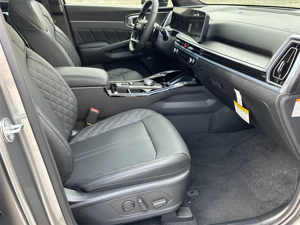 new 2026 Kia Sorento Hybrid car, priced at $44,927