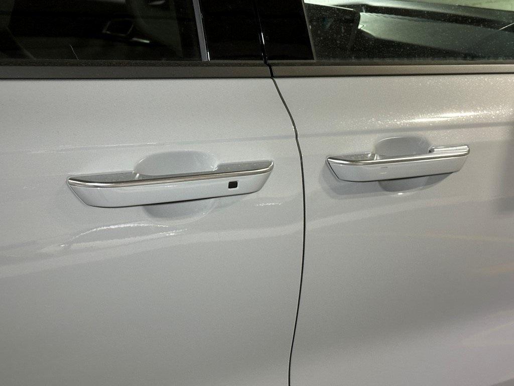 new 2025 Kia Carnival car, priced at $47,000
