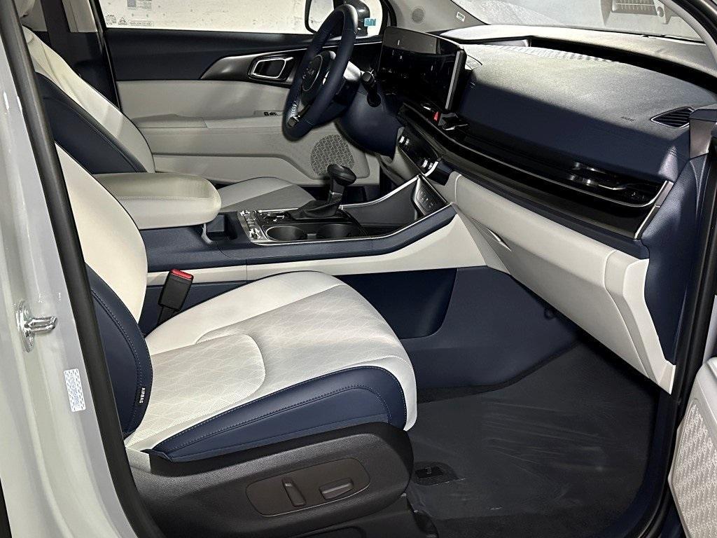 new 2025 Kia Carnival car, priced at $47,000