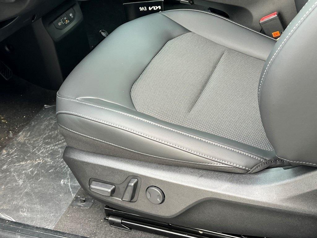 new 2025 Kia EV6 car, priced at $44,610