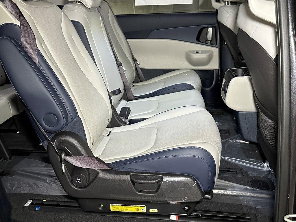 new 2025 Kia Carnival car, priced at $45,885