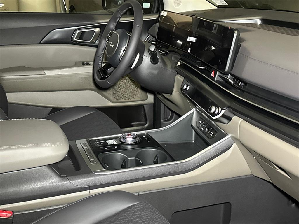 new 2026 Kia Carnival Hybrid car, priced at $39,698