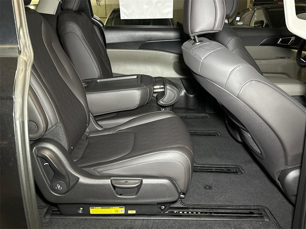 new 2026 Kia Carnival Hybrid car, priced at $39,698