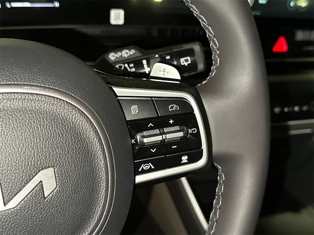 new 2026 Kia Carnival Hybrid car, priced at $39,698