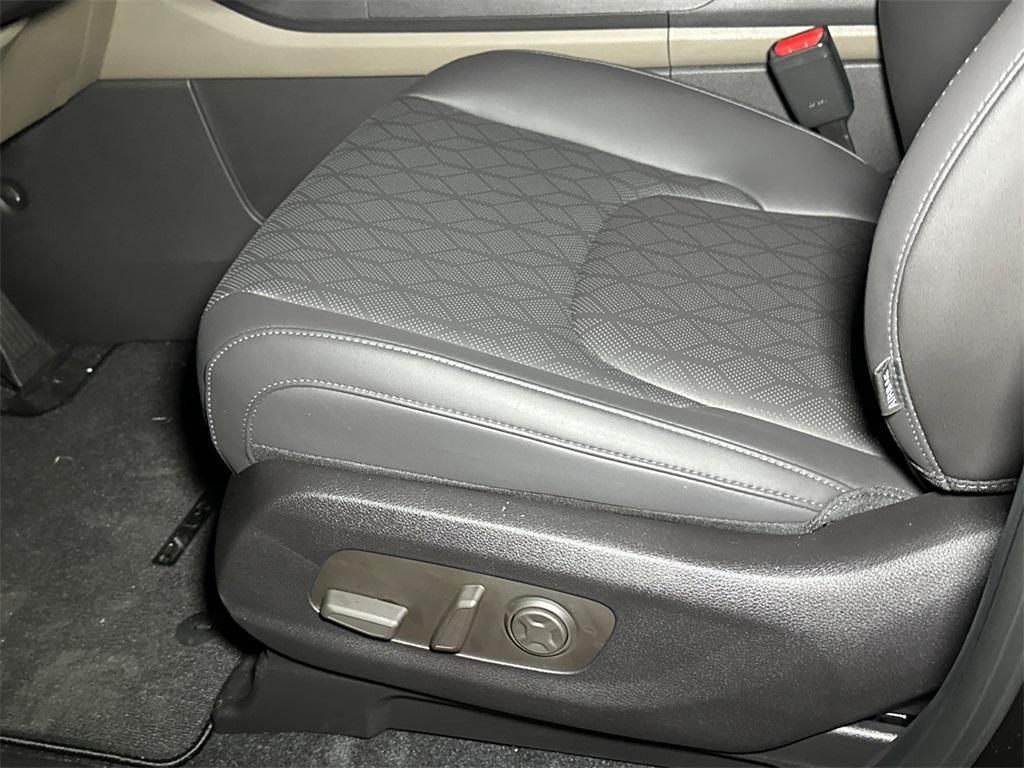 new 2026 Kia Carnival Hybrid car, priced at $39,698