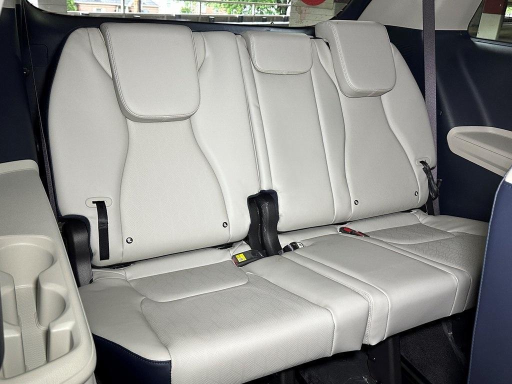 new 2025 Kia Carnival car, priced at $47,609