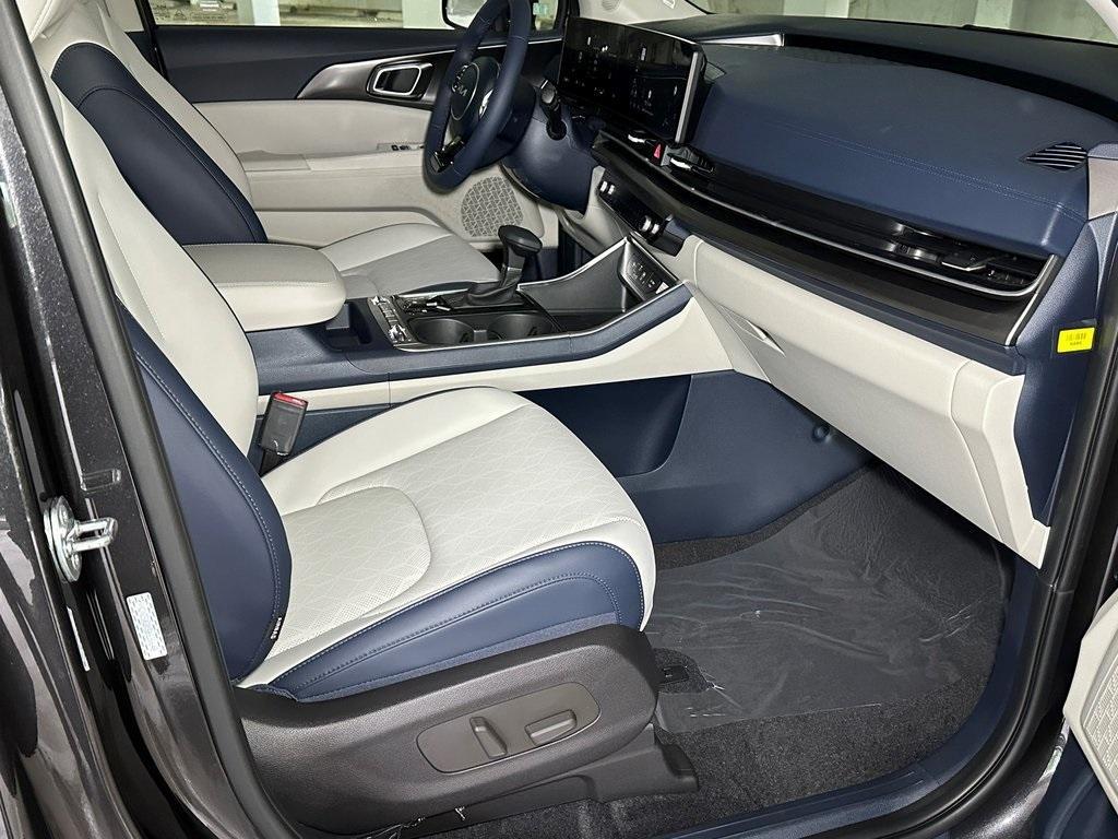 new 2025 Kia Carnival car, priced at $47,609
