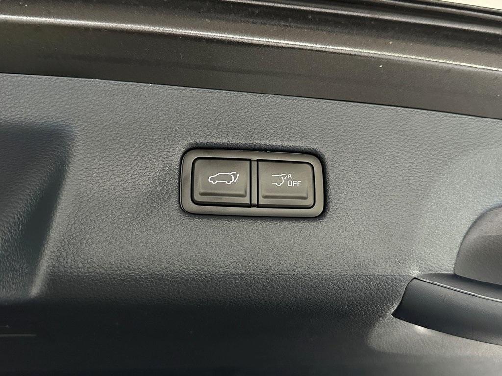 new 2025 Kia Carnival car, priced at $47,609