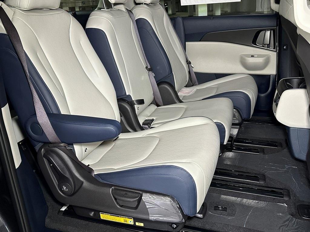 new 2025 Kia Carnival car, priced at $47,609