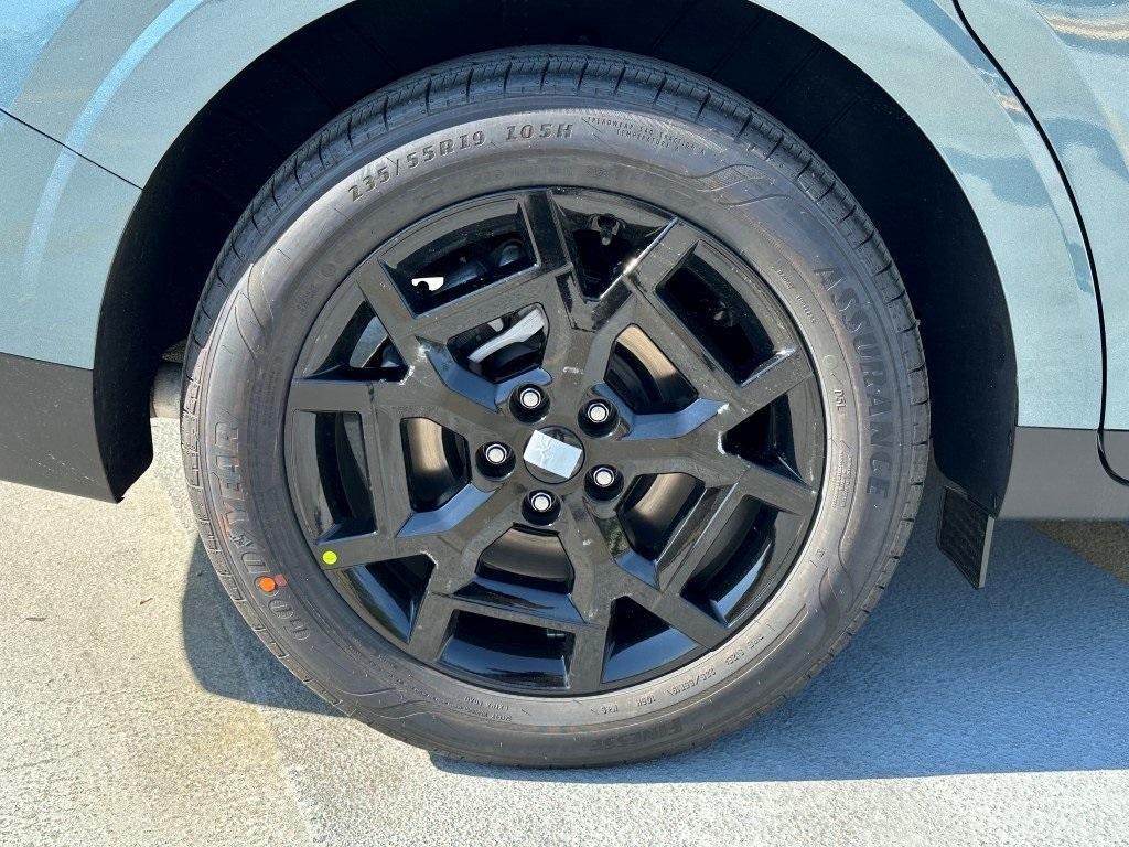 new 2025 Kia Carnival Hybrid car, priced at $52,975