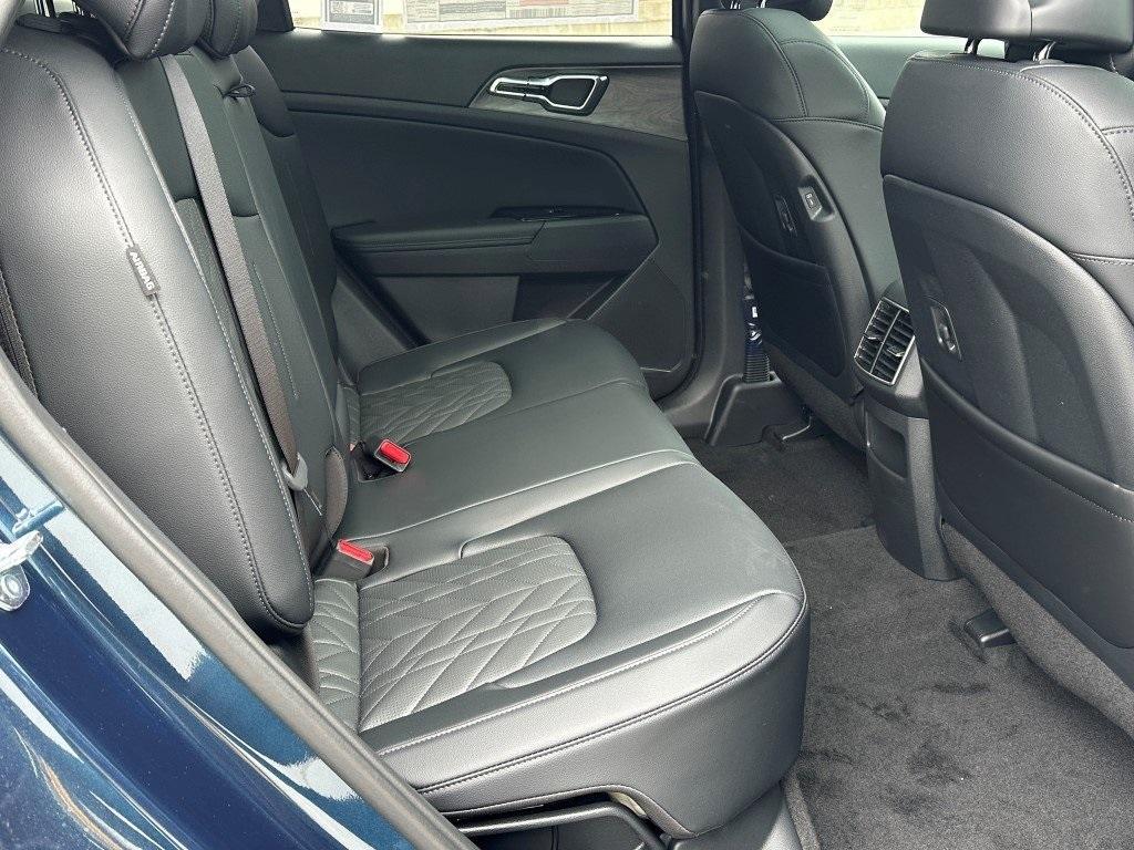new 2025 Kia Sportage Plug-In Hybrid car, priced at $45,558