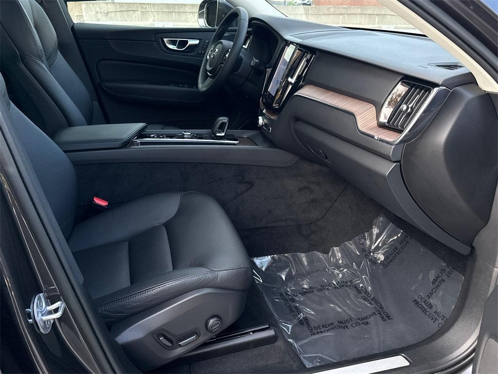 used 2023 Volvo XC60 Recharge Plug-In Hybrid car, priced at $40,250