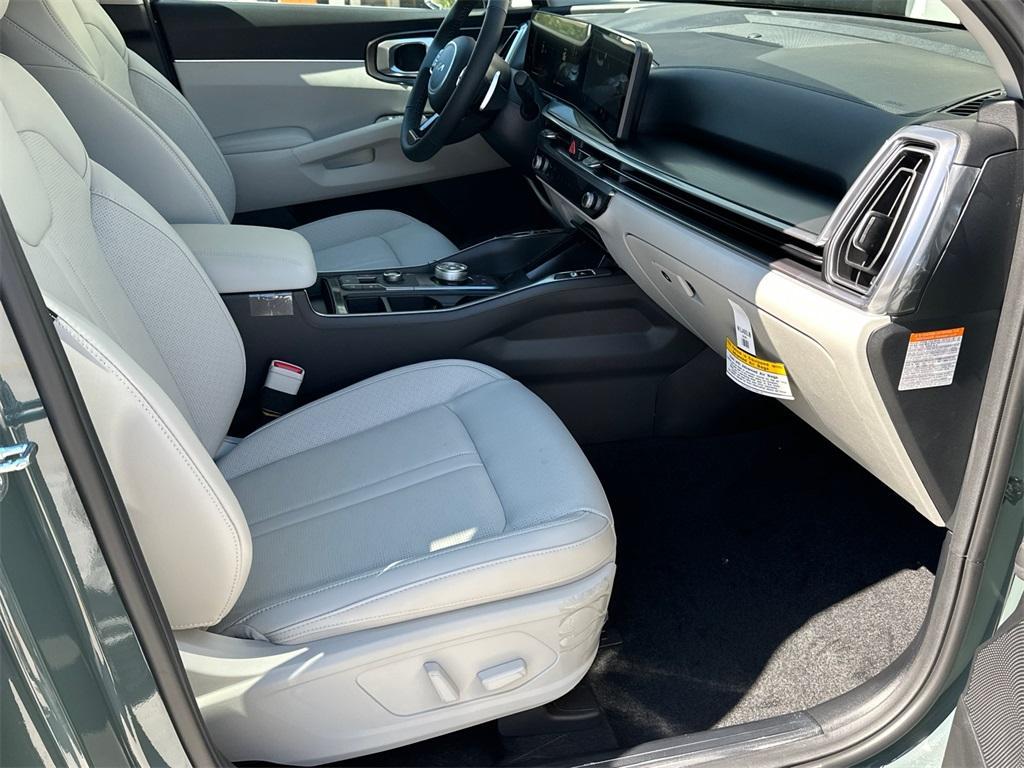 new 2025 Kia Sorento Hybrid car, priced at $38,058