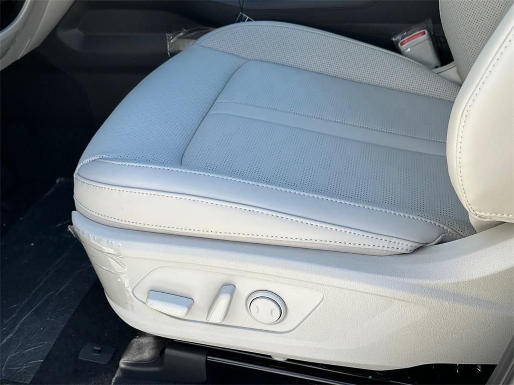 new 2025 Kia Sorento Hybrid car, priced at $38,058