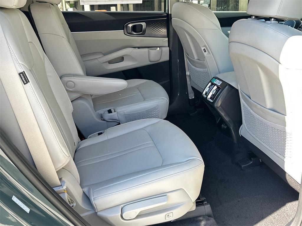 new 2025 Kia Sorento Hybrid car, priced at $38,058