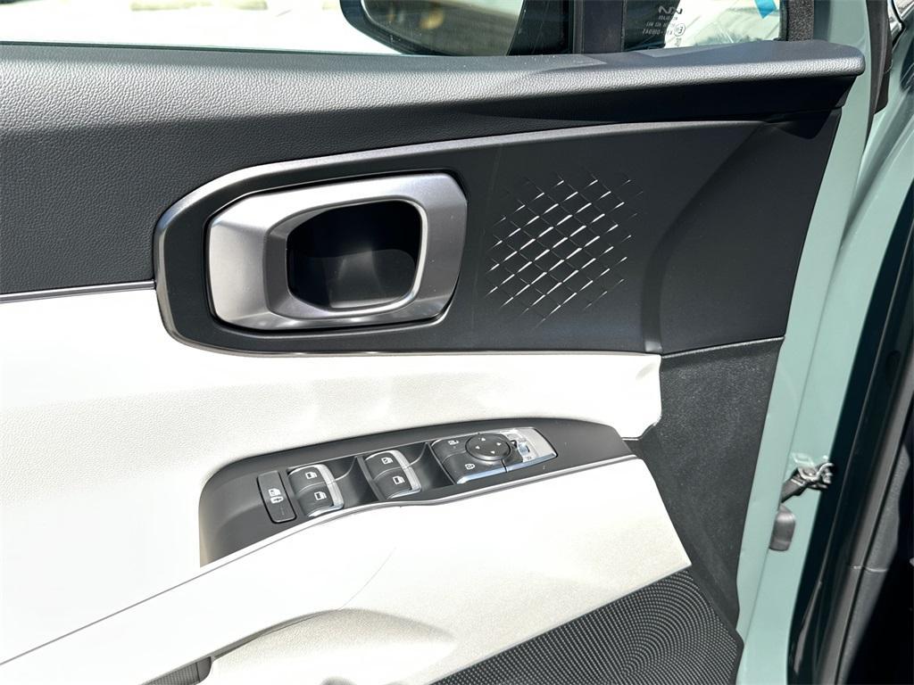 new 2025 Kia Sorento Hybrid car, priced at $38,058