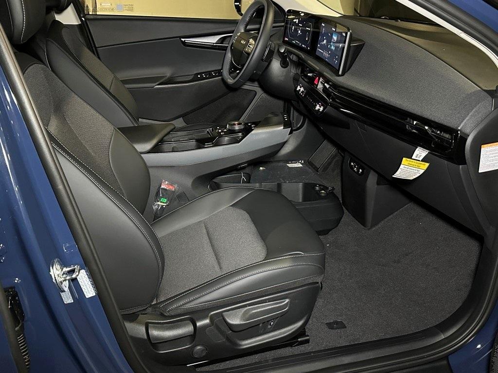 new 2025 Kia EV6 car, priced at $54,140
