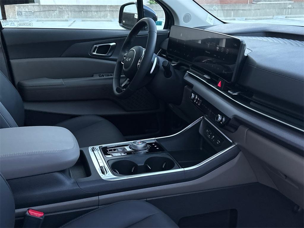 new 2026 Kia Carnival Hybrid car, priced at $46,932