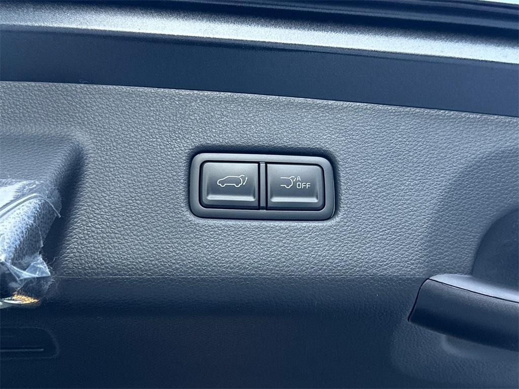 new 2026 Kia Carnival Hybrid car, priced at $46,932