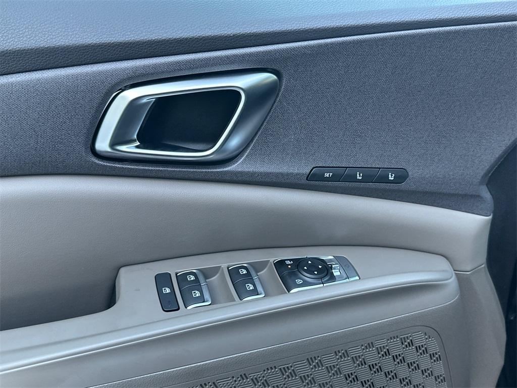 new 2026 Kia Carnival Hybrid car, priced at $46,932