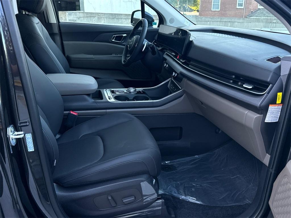 new 2026 Kia Carnival Hybrid car, priced at $46,932