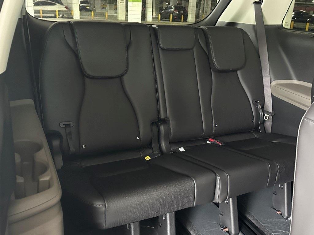 new 2025 Kia Carnival car, priced at $42,351