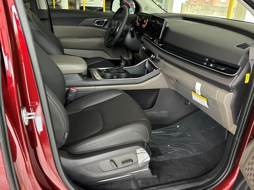 new 2025 Kia Carnival car, priced at $42,351