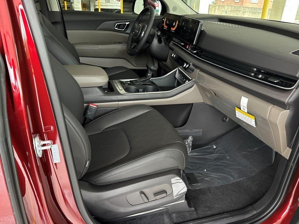 new 2025 Kia Carnival car, priced at $42,351