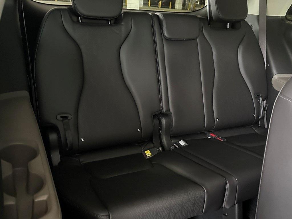 new 2025 Kia Carnival Hybrid car, priced at $49,150