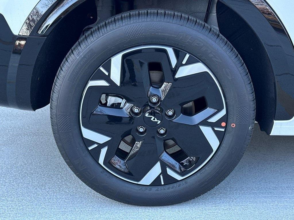 new 2025 Kia Niro EV car, priced at $33,715