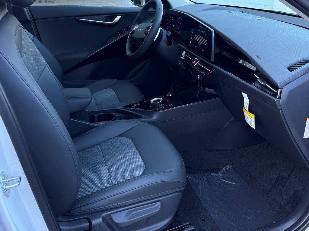 new 2025 Kia Niro EV car, priced at $33,715
