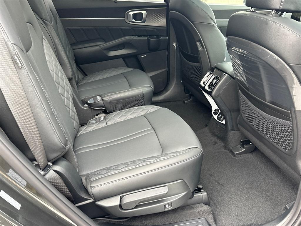 new 2026 Kia Sorento Hybrid car, priced at $44,927