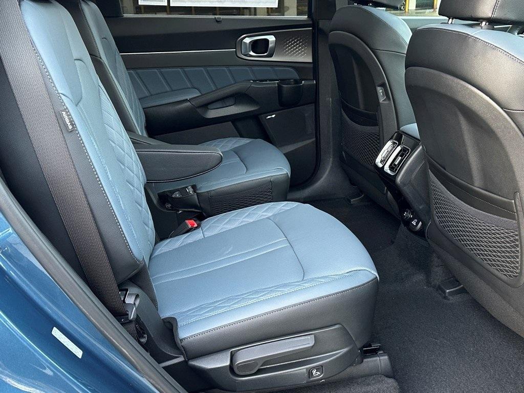new 2025 Kia Sorento Hybrid car, priced at $45,319