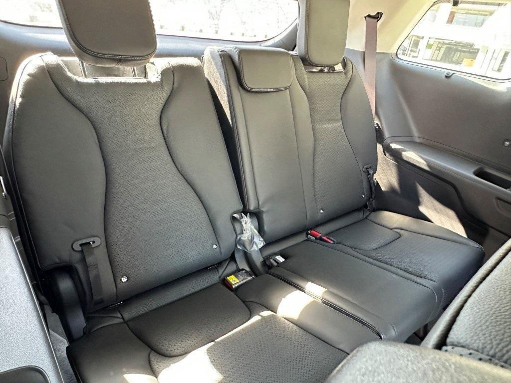 new 2025 Kia Carnival car, priced at $53,765