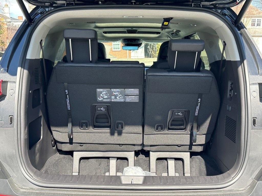 new 2025 Kia Carnival car, priced at $53,765