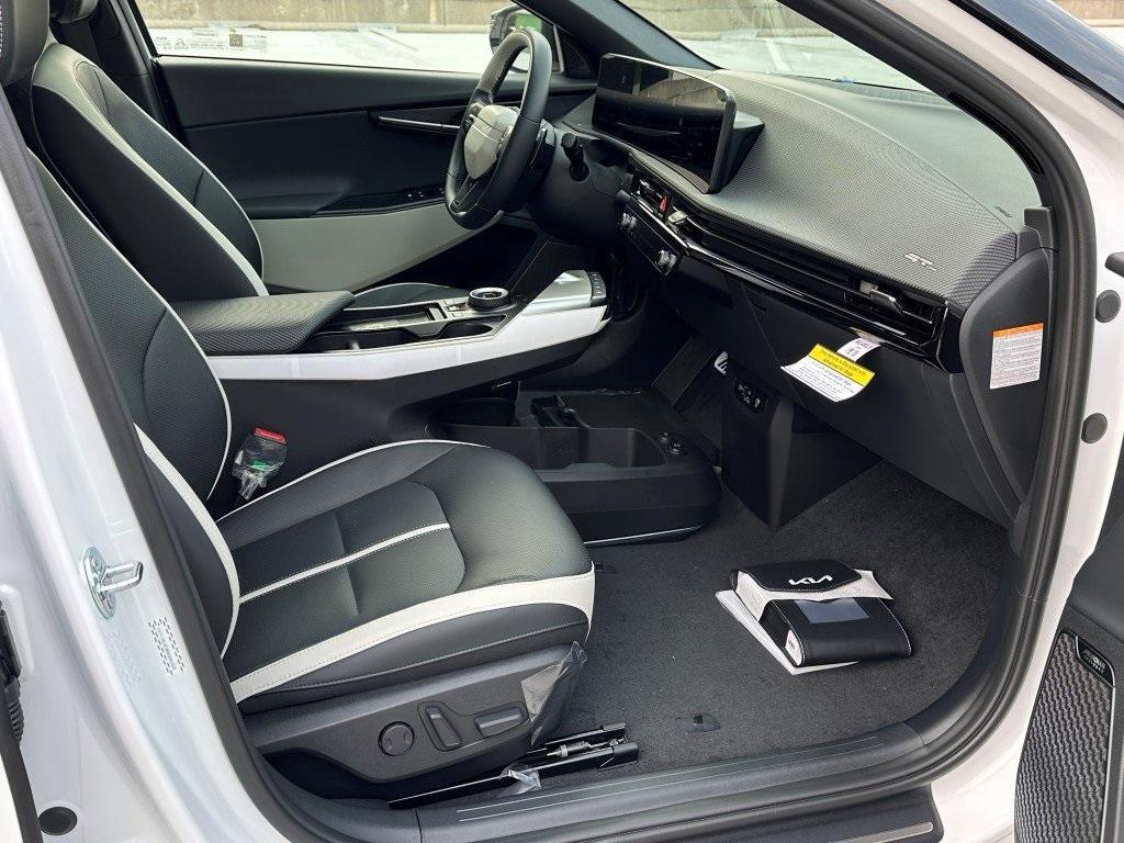 new 2025 Kia EV6 car, priced at $60,210