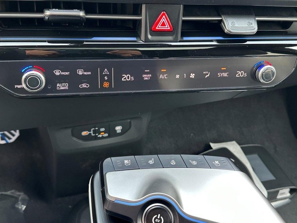 new 2025 Kia EV6 car, priced at $60,210