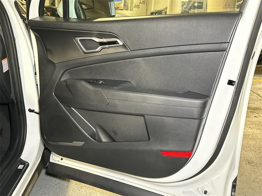 new 2026 Kia Sportage Hybrid car, priced at $30,298