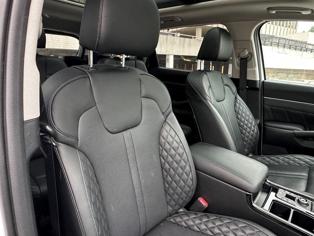 used 2023 Kia Sorento car, priced at $36,921