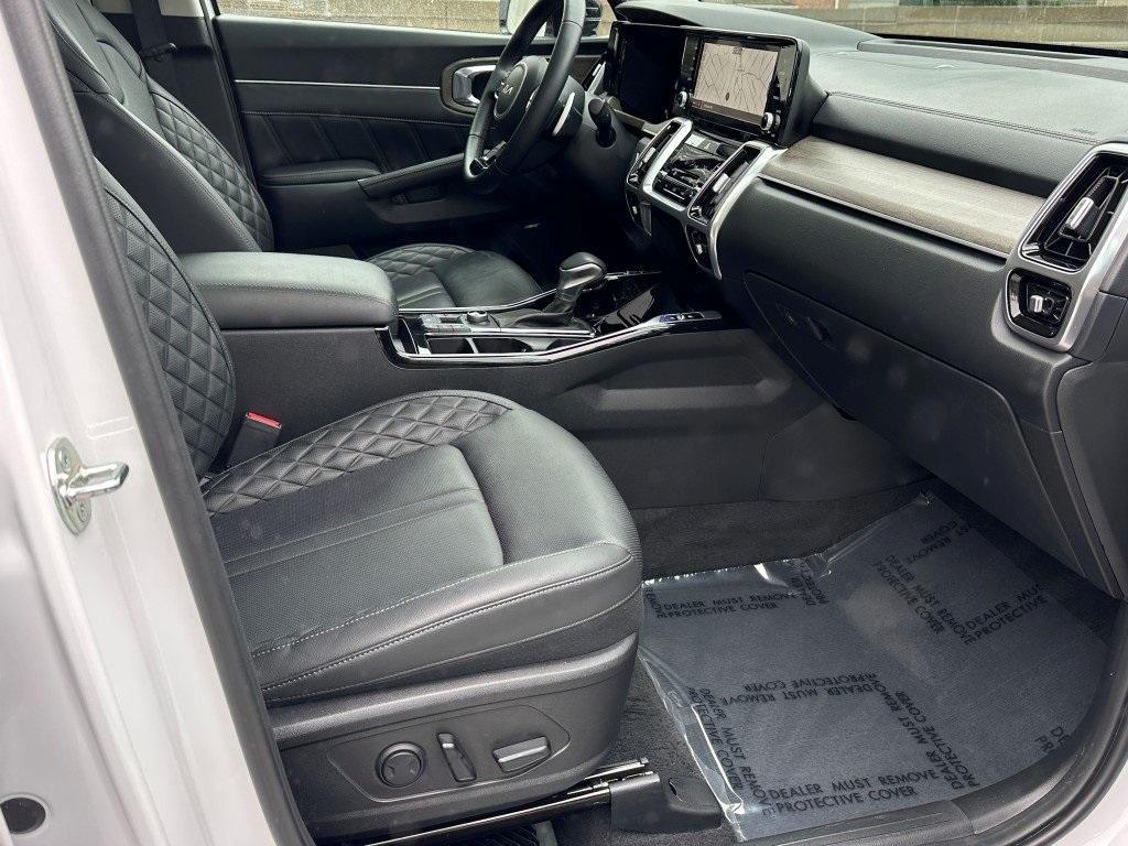 used 2023 Kia Sorento car, priced at $36,921