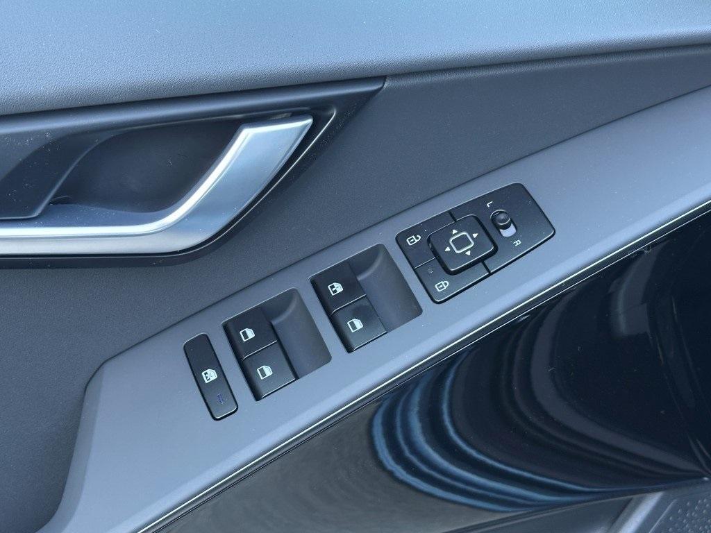 new 2025 Kia Niro Plug-In Hybrid car, priced at $37,132